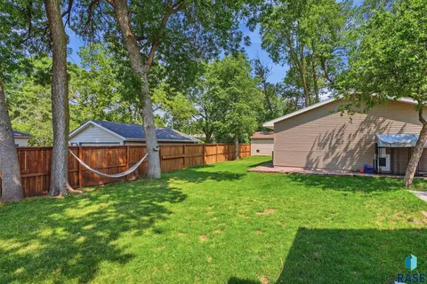 718 E 4th St, Dell Rapids, SD 57022 photo 31