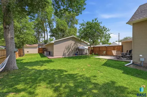 718 E 4th St, Dell Rapids, SD 57022 photo 30