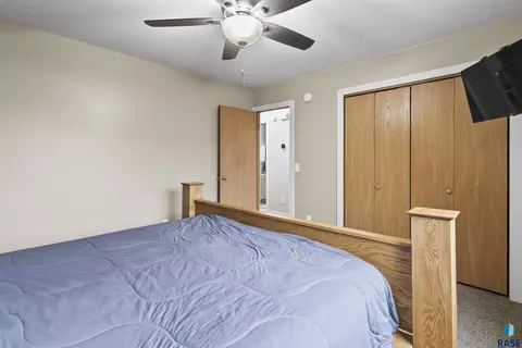 Bedroom - N Steven St, Worthing, SD 57077 photo 2 of 6
