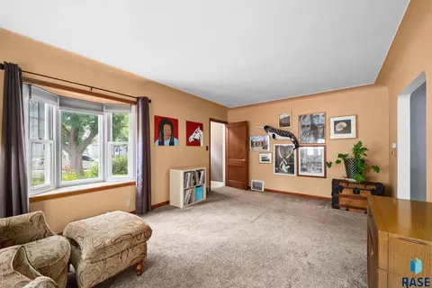 910 S 3rd Ave, Sioux Falls, SD 57104 photo 5