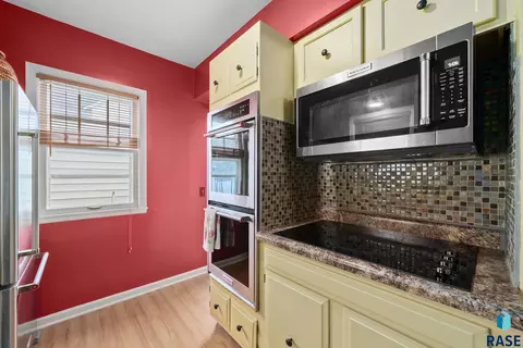 910 S 3rd Ave, Sioux Falls, SD 57104 photo 15