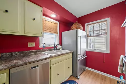 910 S 3rd Ave, Sioux Falls, SD 57104 photo 14