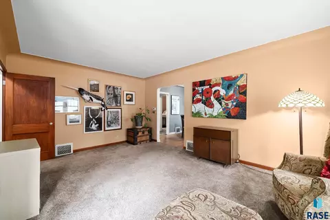 910 S 3rd Ave, Sioux Falls, SD 57104 photo 4