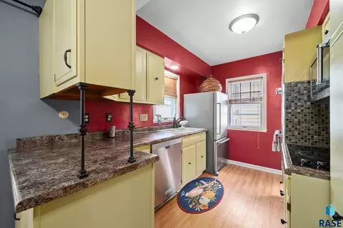 910 S 3rd Ave, Sioux Falls, SD 57104 photo 11