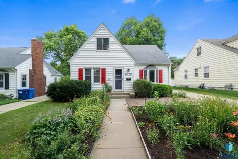910 S 3rd Ave, Sioux Falls, SD 57104 photo 2