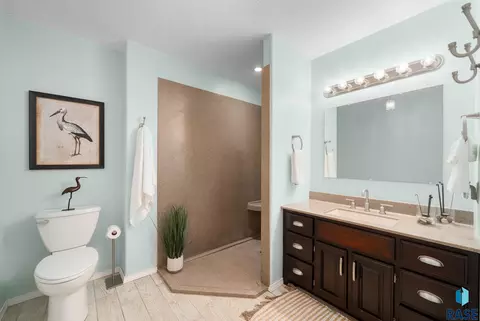 Bath - 27210 Lovely Pl, Tea, SD 57064 photo 1 of 4