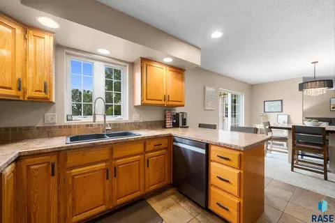 Kitchen - 27210 Lovely Pl, Tea, SD 57064 photo 3 of 5