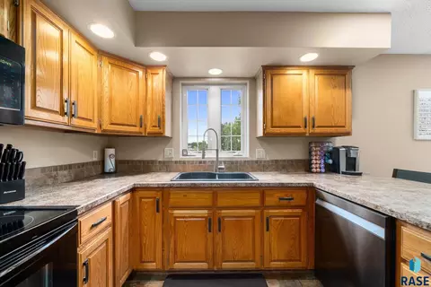 Kitchen - 27210 Lovely Pl, Tea, SD 57064 photo 1 of 5