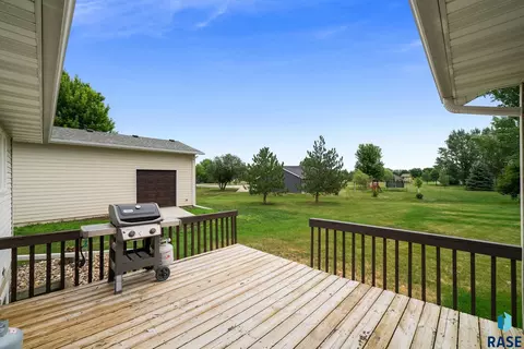 Exterior - 27210 Lovely Pl, Tea, SD 57064 photo 5 of 8