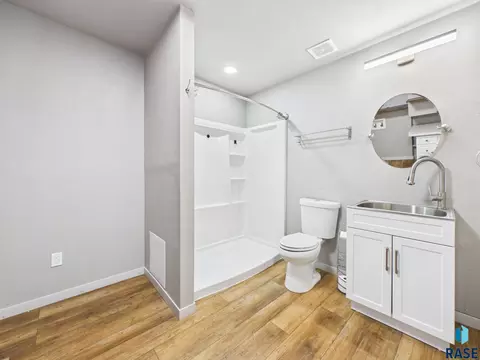 Bath - 905 Fanning St, Tea, SD 57064 photo 1 of 3