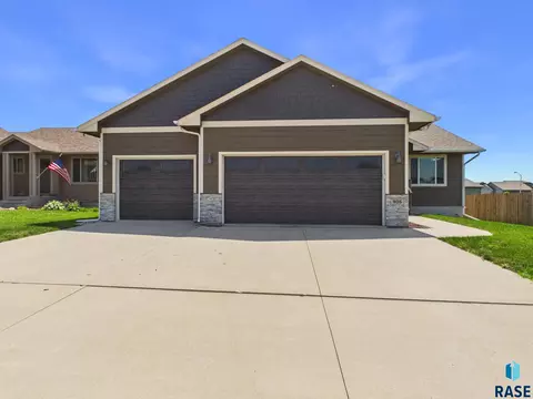 Exterior - 905 Fanning St, Tea, SD 57064 photo 2 of 5