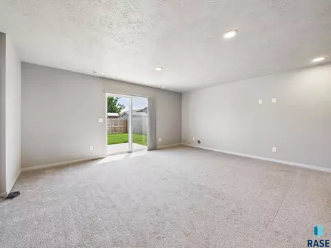 Living - 905 Fanning St, Tea, SD 57064 photo 11 of 12