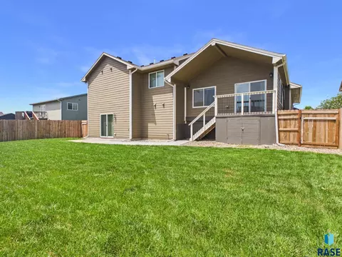 Exterior - 905 Fanning St, Tea, SD 57064 photo 3 of 5