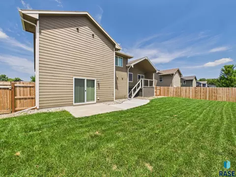 Exterior - 905 Fanning St, Tea, SD 57064 photo 4 of 5