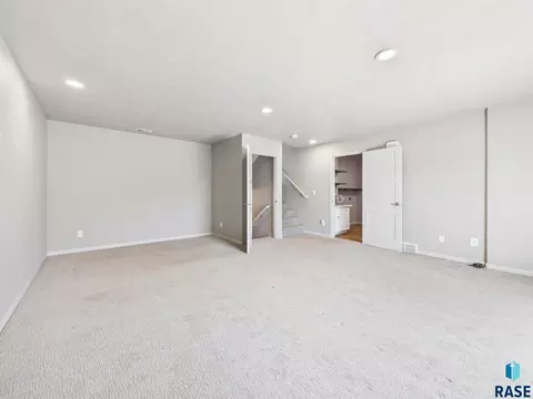 Living - 905 Fanning St, Tea, SD 57064 photo 10 of 12
