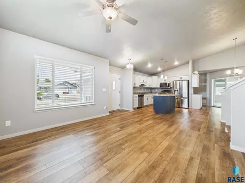 Living - 905 Fanning St, Tea, SD 57064 photo 4 of 12
