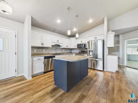 Kitchen - 905 Fanning St, Tea, SD 57064 photo 3 of 5