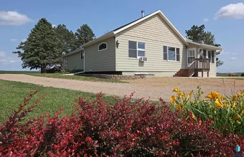 Exterior - 28793 457th Ave, Viborg, SD 57070 photo 5 of 6