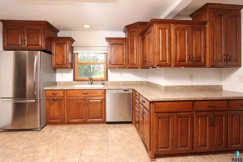 Kitchen - 28793 457th Ave, Viborg, SD 57070 photo 2 of 3