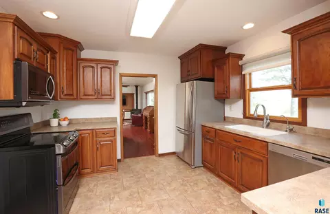 Kitchen - 28793 457th Ave, Viborg, SD 57070 photo 3 of 3