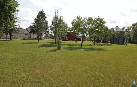 Exterior - 28793 457th Ave, Viborg, SD 57070 photo 4 of 6