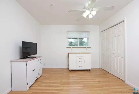Bedroom - 28793 457th Ave, Viborg, SD 57070 photo 2 of 3