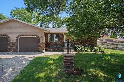 Exterior - 413 SE 8th St #4, Madison, SD 57042 photo 2 of 7