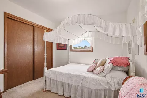Bedroom - 413 SE 8th St #4, Madison, SD 57042 photo 4 of 4