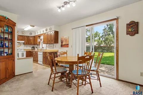 Dining - 413 SE 8th St #4, Madison, SD 57042 photo 1 of 2