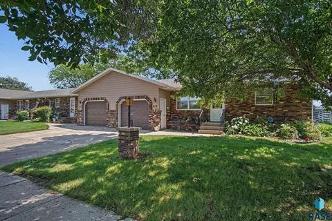 Exterior - 413 SE 8th St #4, Madison, SD 57042 photo 3 of 7
