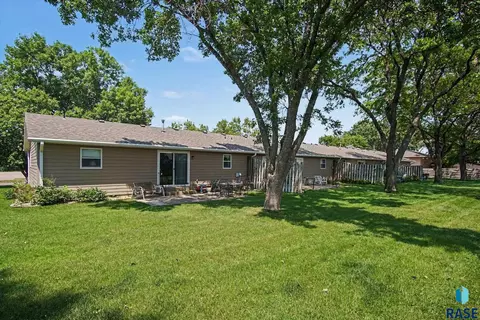 Exterior - 413 SE 8th St #4, Madison, SD 57042 photo 6 of 7