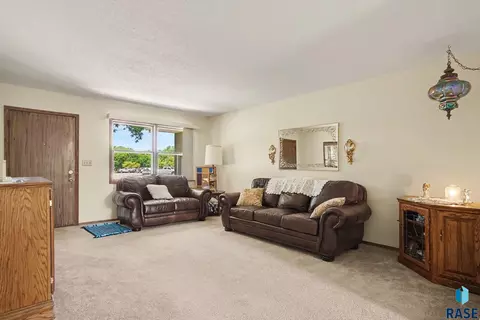 Living - 413 SE 8th St #4, Madison, SD 57042 photo 1 of 3