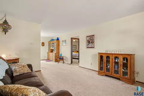 Living - 413 SE 8th St #4, Madison, SD 57042 photo 3 of 3