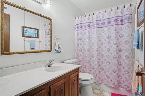 Bath - 413 SE 8th St #4, Madison, SD 57042 photo 1 of 3