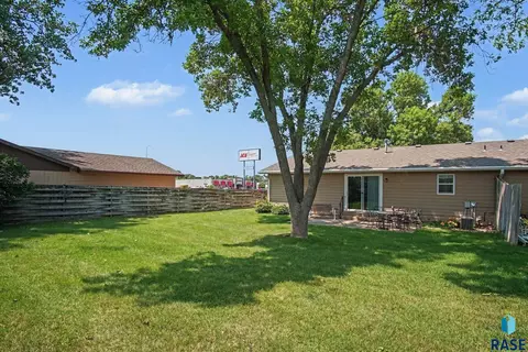Exterior - 413 SE 8th St #4, Madison, SD 57042 photo 5 of 7