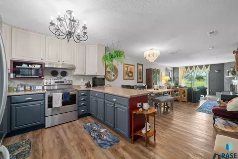 1111 S Bridgeport Pl, Sioux Falls, SD 57106