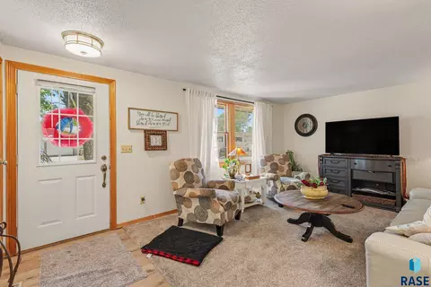 Living - 208 E Short St, Beresford, SD 57004 photo 1 of 2