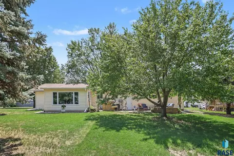 Exterior - 208 E Short St, Beresford, SD 57004 photo 7 of 7