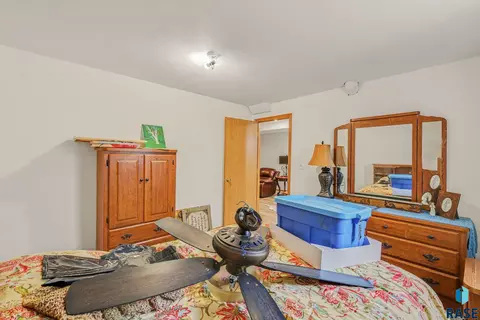 Bedroom - 208 E Short St, Beresford, SD 57004 photo 4 of 6
