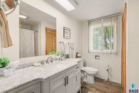 Bath - 208 E Short St, Beresford, SD 57004 photo 1 of 1