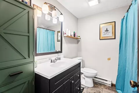 Bath - 1008 4th St, Garretson, SD 57030 photo 2 of 4