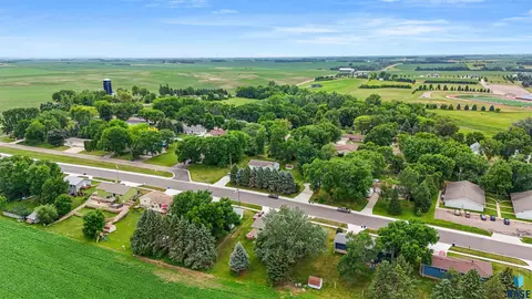 View/Area - 1008 4th St, Garretson, SD 57030 photo 3 of 9