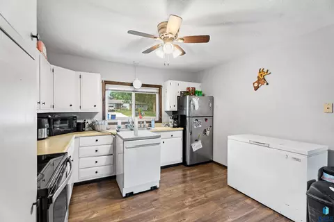 Kitchen - 1008 4th St, Garretson, SD 57030 photo 5 of 7
