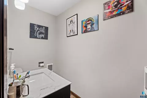 Bath - 1008 4th St, Garretson, SD 57030 photo 1 of 4