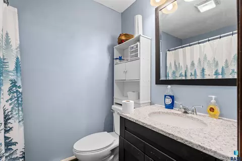 Bath - 1008 4th St, Garretson, SD 57030 photo 3 of 4