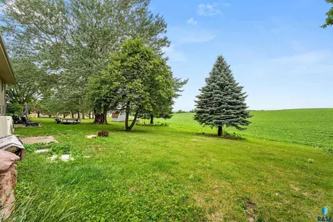 Exterior - 1008 4th St, Garretson, SD 57030 photo 6 of 6