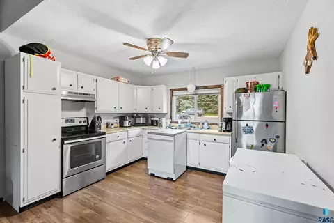 Kitchen - 1008 4th St, Garretson, SD 57030 photo 4 of 7
