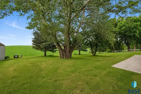 Exterior - 1008 4th St, Garretson, SD 57030 photo 5 of 6