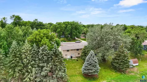View/Area - 1008 4th St, Garretson, SD 57030 photo 2 of 9
