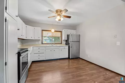 Kitchen - 1008 4th St, Garretson, SD 57030 photo 6 of 7